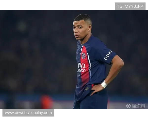 法国队赛后谢场，姆巴佩球衣赠残疾小球迷