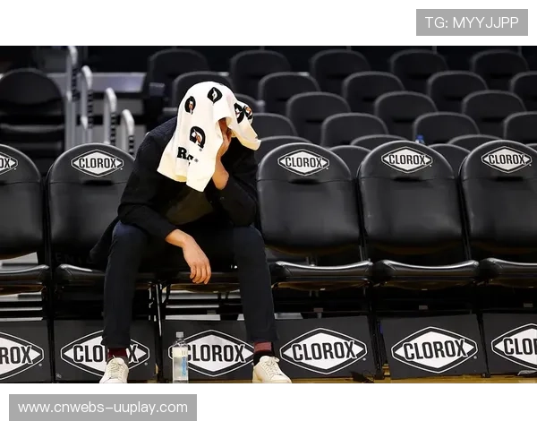 桑托斯主帅沃伊沃达呼吁球迷团结：我们需要并肩作战